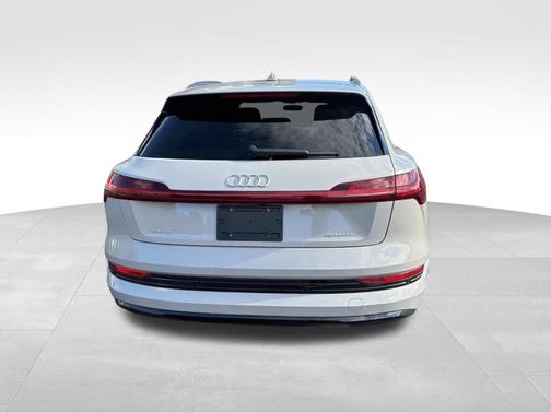 2021 Audi e-tron Premium