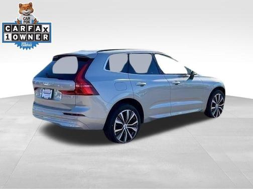 2022 Volvo XC60 B5 Momentum