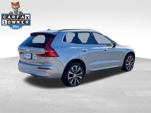2022 Volvo XC60 B5 Momentum