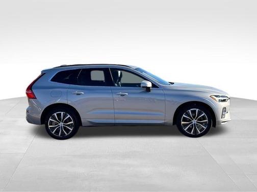 2022 Volvo XC60 B5 Momentum