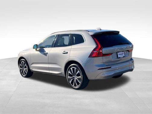 2022 Volvo XC60 B5 Momentum