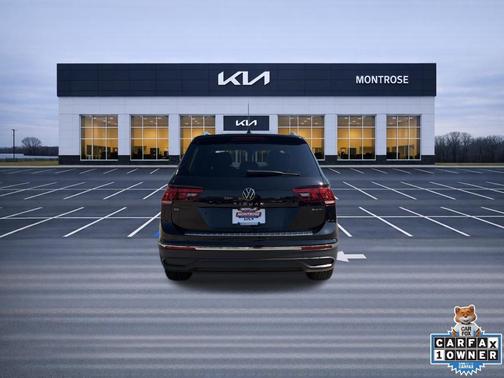 Deep Black Pearl Effect 2022 Volkswagen Tiguan 2.0T SE