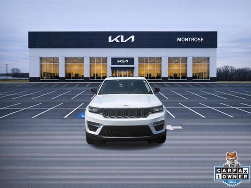 Bright White Clearcoat 2023 Jeep Grand Cherokee Limited
