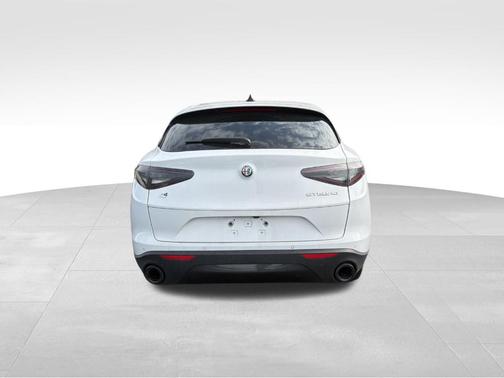 2024 Alfa Romeo Stelvio Base
