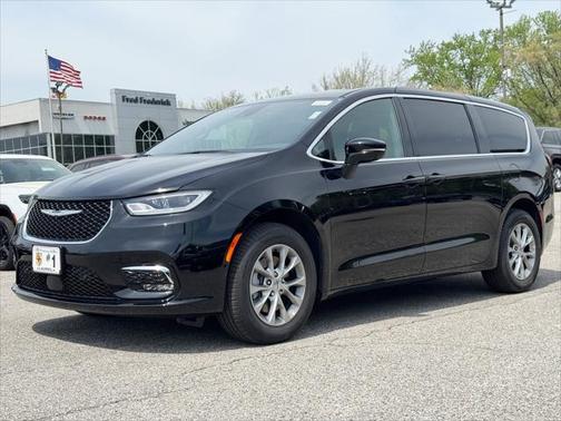 2025 Chrysler Pacifica L