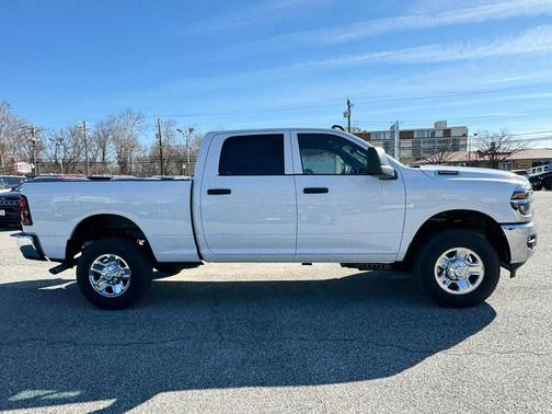 2026 RAM 2500 Tradesman Crew Cab 4x4 6'4' Box