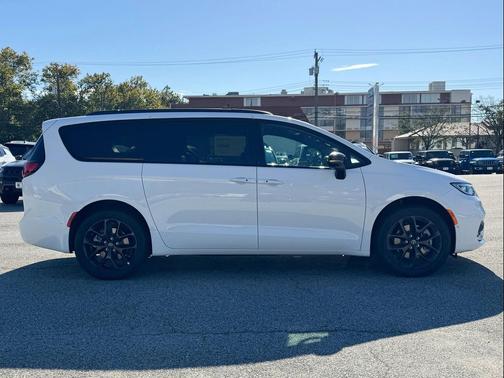 2026 Chrysler Pacifica L