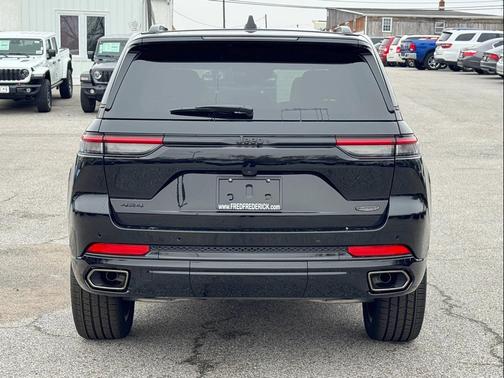 2025 Jeep Grand Cherokee Summit