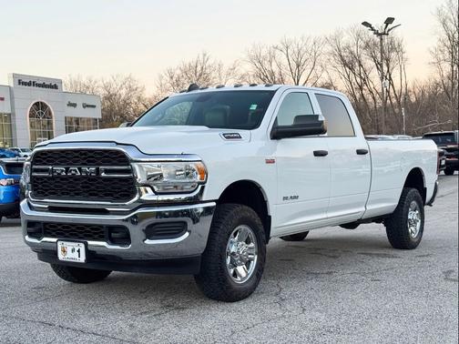 2022 RAM 2500 Tradesman Crew Cab 4x4 8' Box