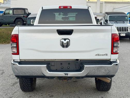 2022 RAM 2500 Tradesman Crew Cab 4x4 8' Box