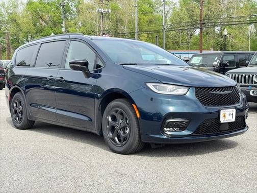 2025 Chrysler Pacifica Hybrid Premium S Appearance Pkg