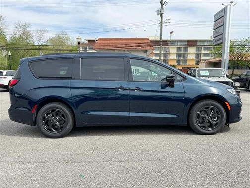 2025 Chrysler Pacifica Hybrid Premium S Appearance Pkg