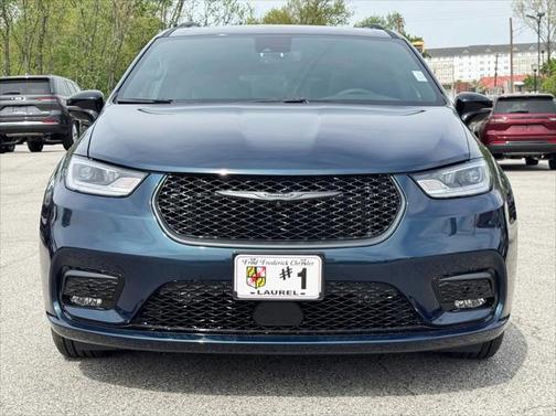 2025 Chrysler Pacifica Hybrid Premium S Appearance Pkg