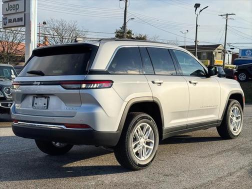 2025 Jeep Grand Cherokee Laredo