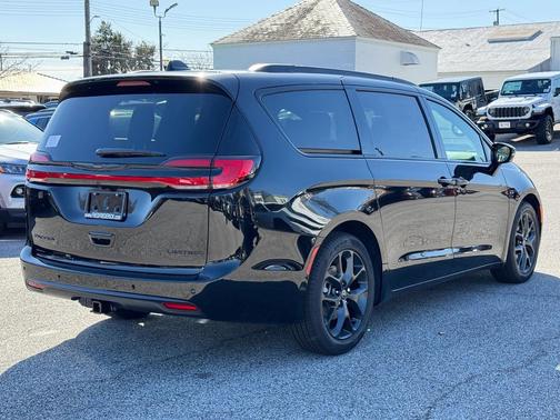 2026 Chrysler Pacifica Limited