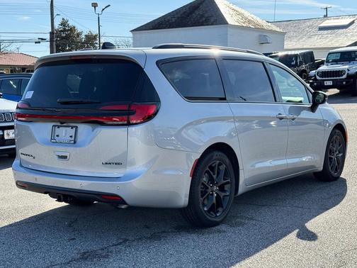 2026 Chrysler Pacifica Limited