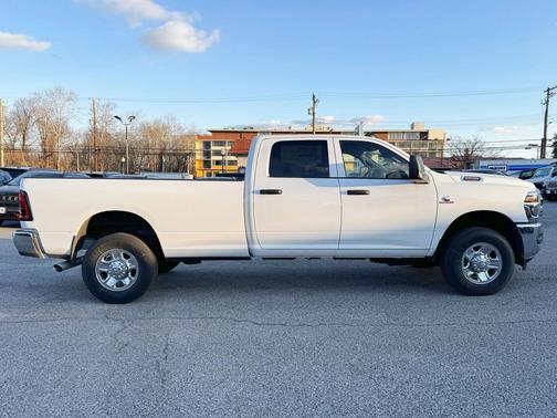 2026 RAM 2500 Tradesman Crew Cab 4x4 8' Box