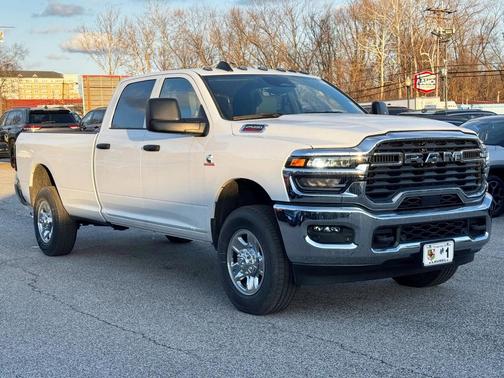 2026 RAM 2500 Tradesman Crew Cab 4x4 8' Box