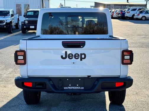 2026 Jeep Gladiator Sport S