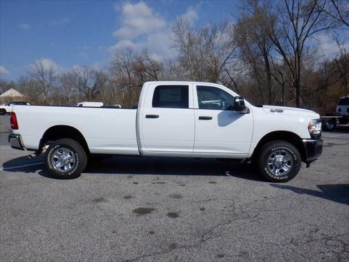 2024 RAM 2500 Tradesman Crew Cab 4x4 8' Box