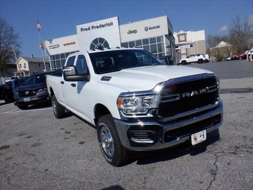 2024 RAM 2500 Tradesman Crew Cab 4x4 8' Box