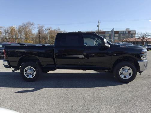 2026 RAM 2500 Tradesman Crew Cab 4x4 6'4' Box