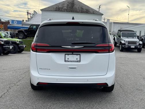 2026 Chrysler Pacifica L