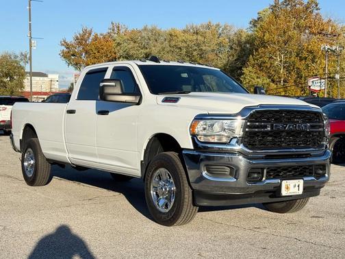 2023 RAM 3500 Tradesman Crew Cab 4x4 8' Box