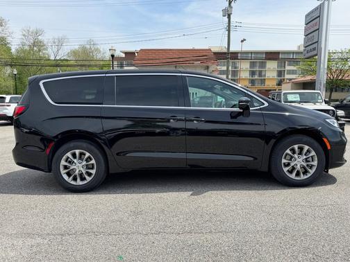 2025 Chrysler Pacifica L