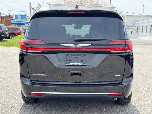 2025 Chrysler Pacifica L