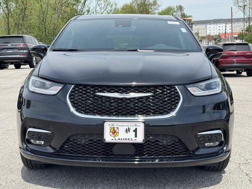 2025 Chrysler Pacifica L