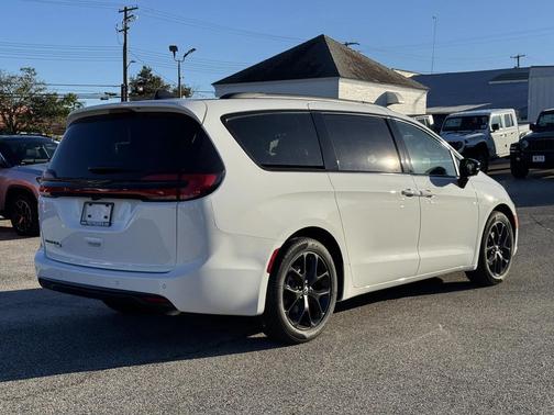 2026 Chrysler Pacifica L