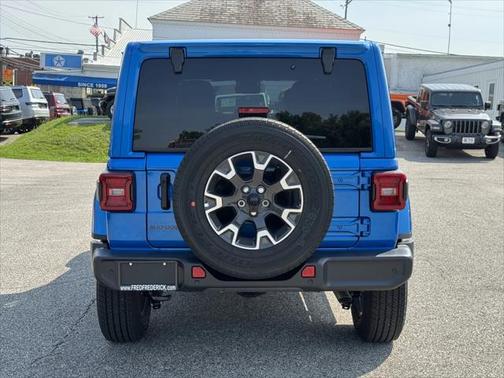2025 Jeep Wrangler 4-Door Sahara 4x4