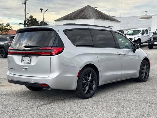 2026 Chrysler Pacifica L
