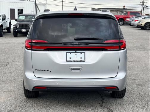 2026 Chrysler Pacifica L