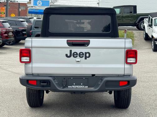 2023 Jeep Gladiator Sport S