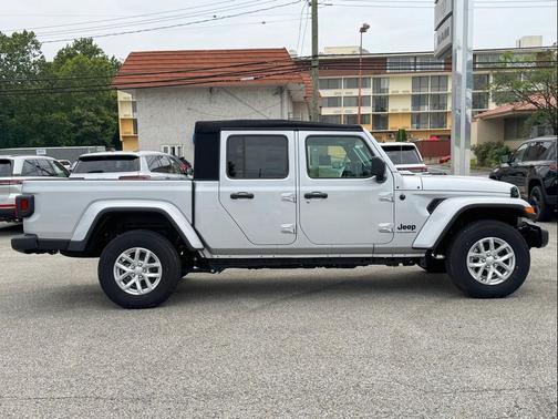 2023 Jeep Gladiator Sport S