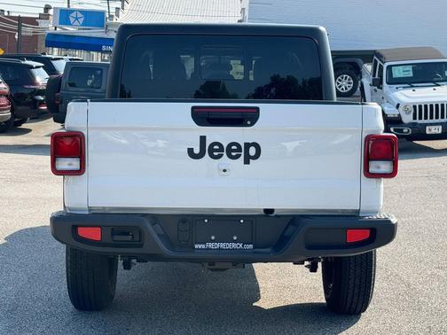 2023 Jeep Gladiator Sport S