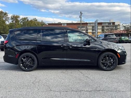 2026 Chrysler Pacifica L