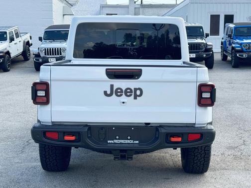 2025 Jeep Gladiator Mojave X
