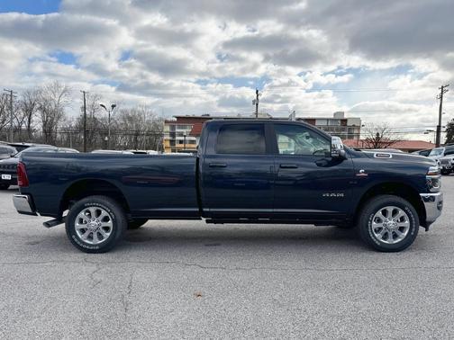 2026 RAM 3500 Laramie Crew Cab 4x4 8' Box