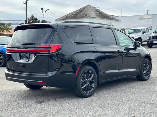 2026 Chrysler Pacifica L