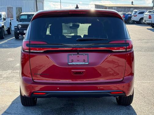 2026 Chrysler Pacifica L