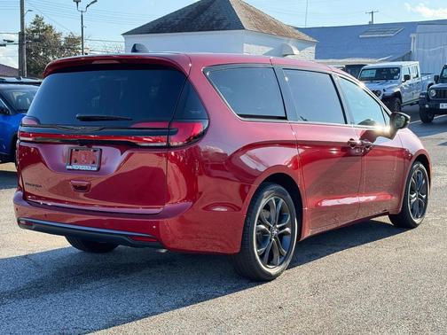 2026 Chrysler Pacifica L