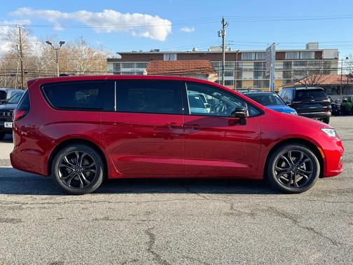 2026 Chrysler Pacifica L