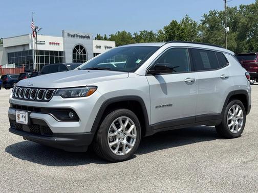 2024 Jeep Compass Latitude Lux