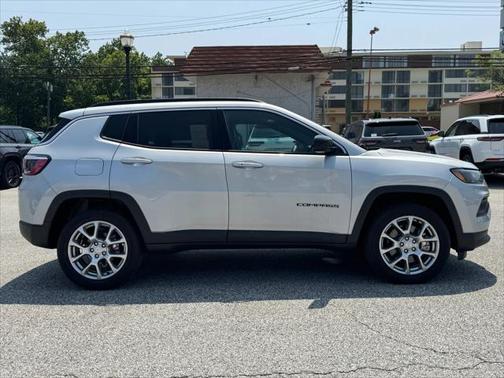 2024 Jeep Compass Latitude Lux