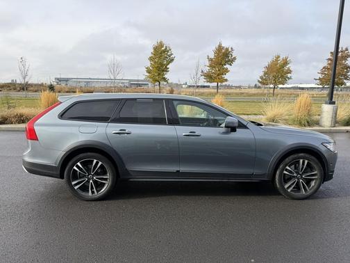 2018 Volvo V90 Cross Country T5