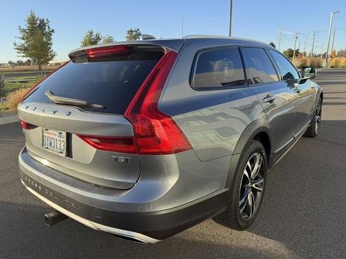 2018 Volvo V90 Cross Country T5