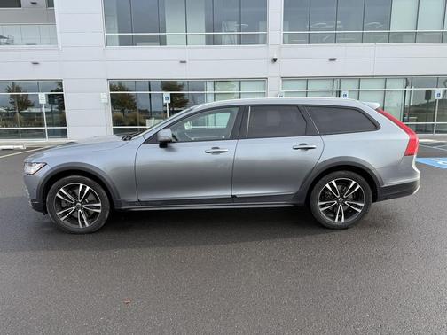 2018 Volvo V90 Cross Country T5